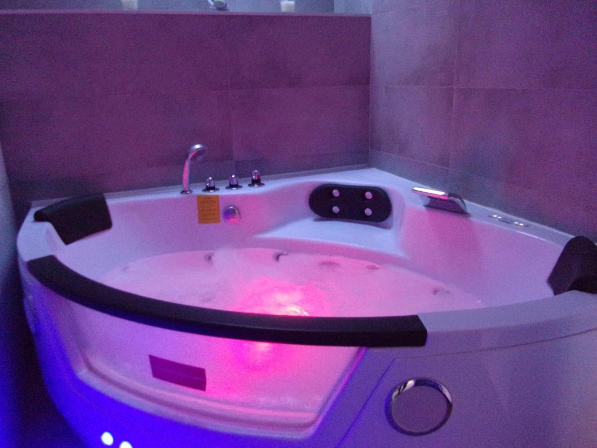 Le Bourget - Suite Romantique Narbonne Ngoại thất bức ảnh