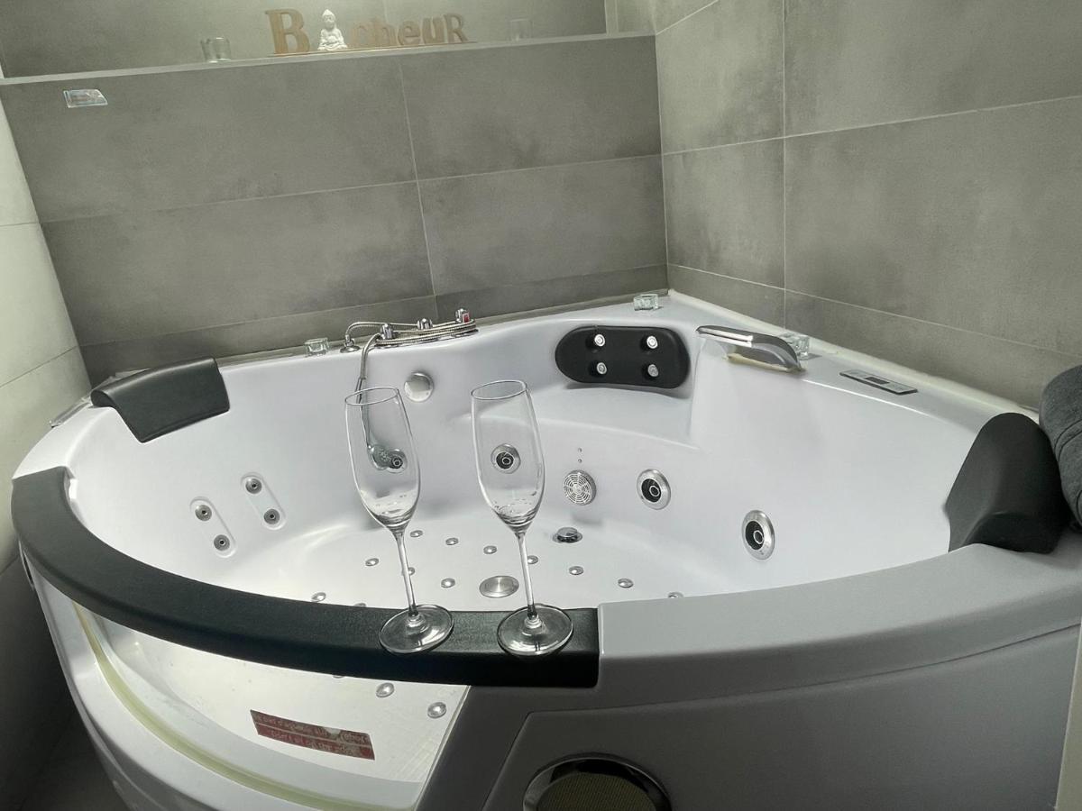 Le Bourget - Suite Romantique Narbonne Ngoại thất bức ảnh